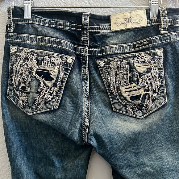 Miss Me Mid-Rise Distressed Bedazzled Thick Hem Easy Crop Size 28 - Picture 5 of 7